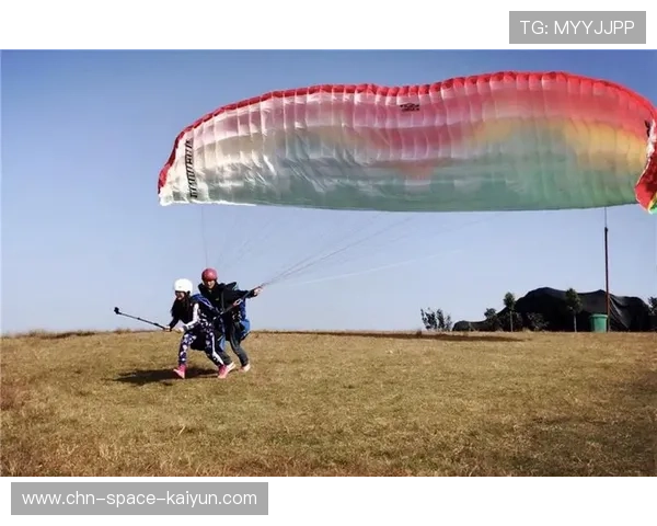 滑翔伞运动教练员考核标准提高 保障教学质量