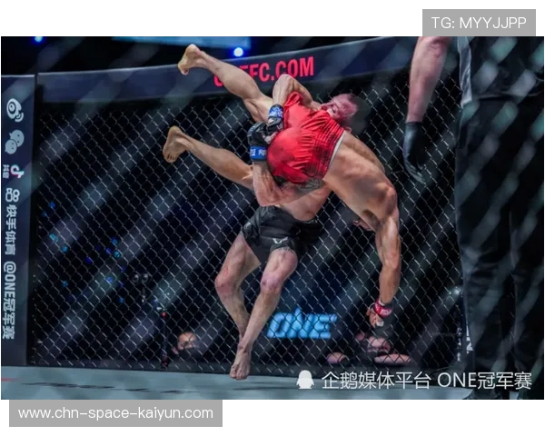 法蒂玛·克莱恩一致判定胜安吉拉·希尔，女子草量级取得关键胜利